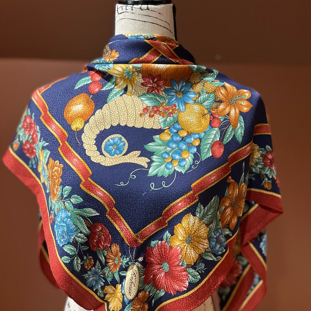 Beautiful Vintage Silk Scarf, Size 35x34 inches